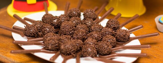 Como vender doces: dicas de como planejar e divulgar seu negócio!